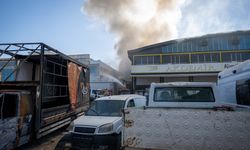 Başkentte depoda çıkan yangına müdahale ediliyor