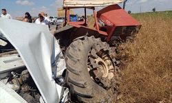 Çankırı'da park halindeki traktöre çarpan otomobildeki 3 kişi öldü, 1 kişi yaralandı