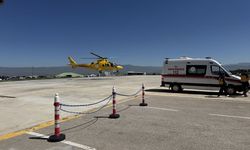 Erzurum'da boğa saldırısında yaralanan genç ambulans helikopterle hastaneye kaldırıldı