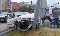 Giresun'da iki otomobilin çarpıştığı kazada 5 kişi yaralandı