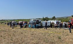 Manisa'da midibüsle panelvanın çarpışması sonucu 1 kişi öldü, 10 kişi yaralandı