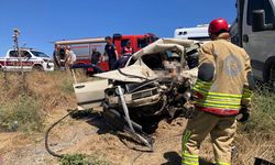 Manisa'da otomobil ile kamyonet çarpıştı, 1 kişi öldü, 1 kişi yaralandı