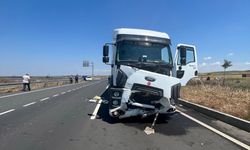 Tekirdağ'da kamyonla hafif ticari aracın çarpıştığı kazada 2 kişi öldü, 3 kişi yaralandı