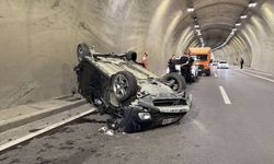 Zonguldak'ta tünelde duvara çarpıp takla atan otomobildeki 2 kişi yaralandı