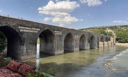 Diyarbakır'da sıcaklığın 40 dereceyi bulmasıyla tarihi mekanlar boş kaldı