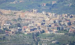 İsrail, ateşkese rağmen Lübnan'da patlayıcılarla yıkımlara devam ediyor