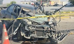 Aksaray'da aydınlatma direğine çarpan otomobildeki 2 kişi öldü, 2 kişi ağır yaralandı
