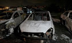 Avcılar'da otomobil galerisinde çıkan yangında 3 araç kullanılamaz hale geldi
