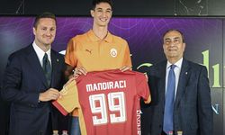 Galatasaray'da voleybolcu Efe Mandıracı için imza töreni düzenlendi