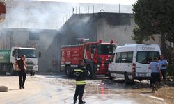 Gaziantep'te tekstil fabrikasında çıkan yangına müdahale ediliyor