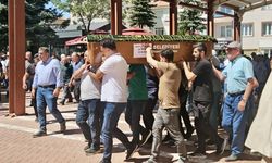 Kırşehir'de tartıştığı oğlu tarafından bıçaklanarak öldürülen babanın cenazesi defnedildi