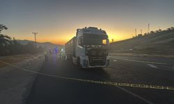 Malatya'da tarım işçilerini taşıyan minibüsün tıra çarpması sonucu 11 kişi yaralandı
