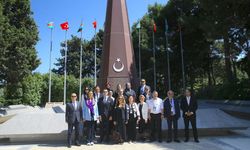 Türk basın heyeti Karabağ programı kapsamında Bakü'de Türk ve Azerbaycan şehitliklerini ziyaret etti
