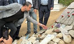 Oyuncu Tuncel Kurtiz vefatının 13. yılında Balıkesir'deki kabri başında anıldı