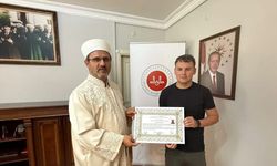 Tatil için geldiği Aydın'da İslamiyet'ten etkilenen İrlandalı genç, Müslüman oldu