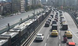 Mecidiyeköy'de arızalanan metrobüs yoğunluğa neden oldu