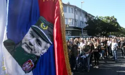 İngiltere, savaş suçlusu Mladic için düzenlenen cenaze töreni nedeniyle Sırbistan'ı kınadı