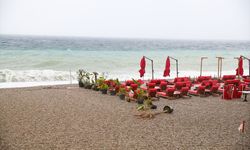 Antalya'da sağanak ve fırtına etkili oluyor