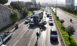Bağcılar'daki TEM Otoyolu'nda 5 aracın karıştığı zincirleme trafik kazası meydana geldi