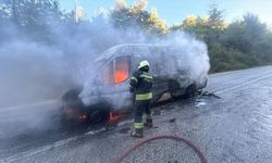 Bodrum'da bir okul servis aracı yandı