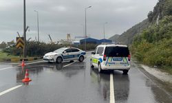 Karadeniz Ereğli-Alaplı yolu yamaçtan düşen kaya parçası nedeniyle tek yönde ulaşıma kapandı