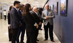 Sanatçı Resul Çelik, 81 ilin hikayesini 'Al Sancağın Gölgesinde Anadolu' sergisinde buluşturdu: