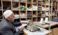 72 yaşında oğlundan devraldığı mesleği iğne ve iplikle sürdürüyor
