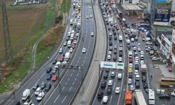 İstanbul'da yoğun trafik oluştu sürücüler ilerlemekte güçlük çekti
