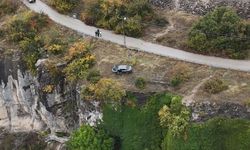 Kaza yapan otomobilin sürücüsünün cansız bedeni kanyonda bulundu