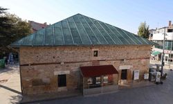 Kırşehir'de Çarşı Camii, kırlangıç tavanıyla dikkat çekiyor