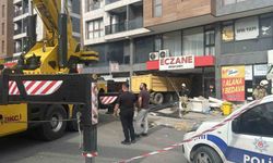 Pendik'te hafriyat kamyonu eczaneye daldı: 6 yaralı
