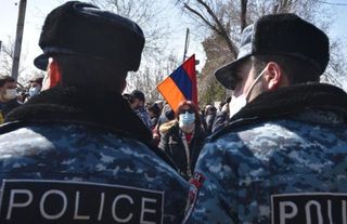 Ermenistan'da iktidarı zorla ele geçirme teşebbüsü ve Başbakan'a suikast iddiasıyla 8 kişi gözaltına alındı