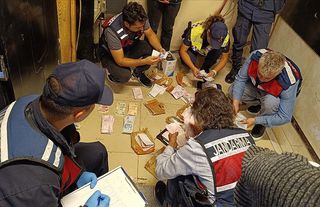 Bursa merkezli 4 ilde "yağma ve tefecilik" iddiasıyla 34 zanlı yakalandı