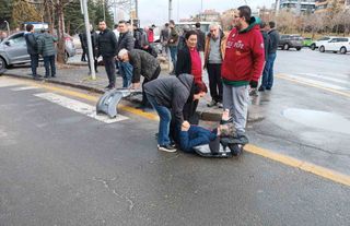 Ankara’da trafik kazası sonrası araçta yangın çıktı: 2 yaralı
