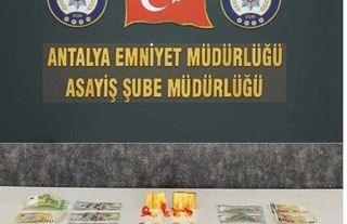 Antalya’da ‘polis ve savcıyım’ diyerek vatandaşları dolandıran 2 şüpheli yakalandı