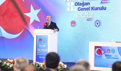 Türk Sağlık-Sen kürsüsünde Yaşar Yıldırım'dan güçlü mesaj: “Milletin kürsüsü şov yeri değildir”