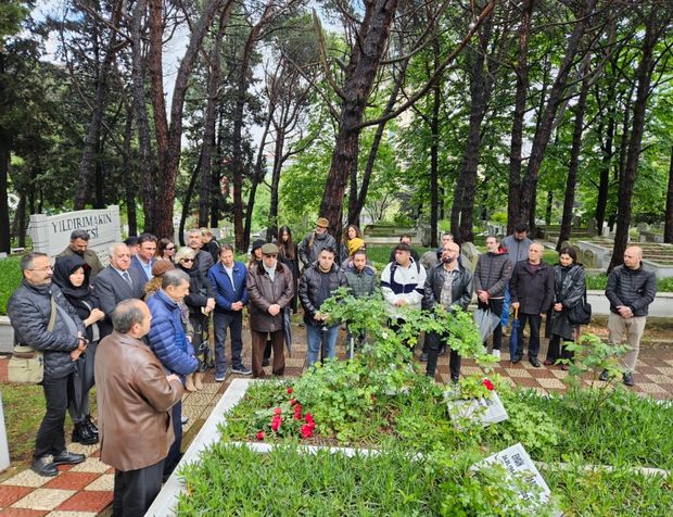 Attila Özdemiroğlu mezarı başında anıldı