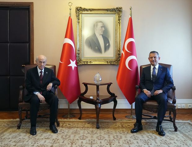 MHP lideri Bahçeli ile CHP lideri Özel TBMM’de bir araya geldi