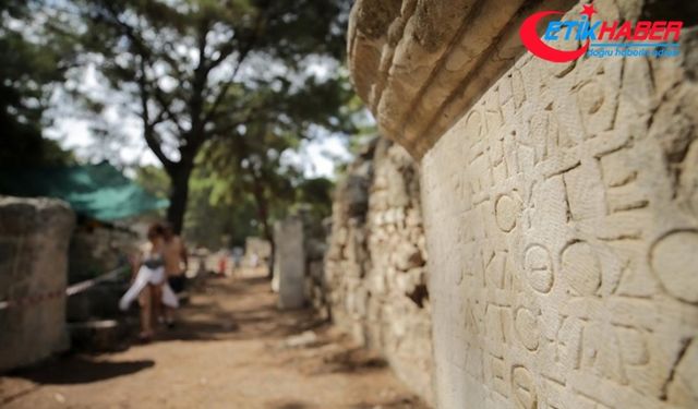 Phaselis Antik Kenti'ndeki ana caddenin tamamı gün yüzüne çıkarılıyor