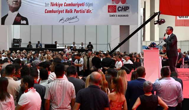 CHP Grup Başkanı Özel, partisinin İzmir İl Kongresi'nde konuştu:
