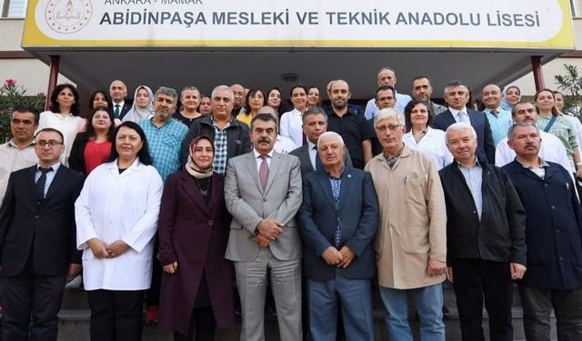 Bakan Tekin Ankara'da öğretmenlerle buluştu