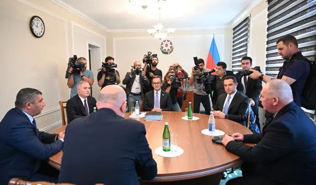 Azerbaycanlı yetkililer ile Karabağ'daki Ermenilerin temsilcilerinin görüşmesi başladı