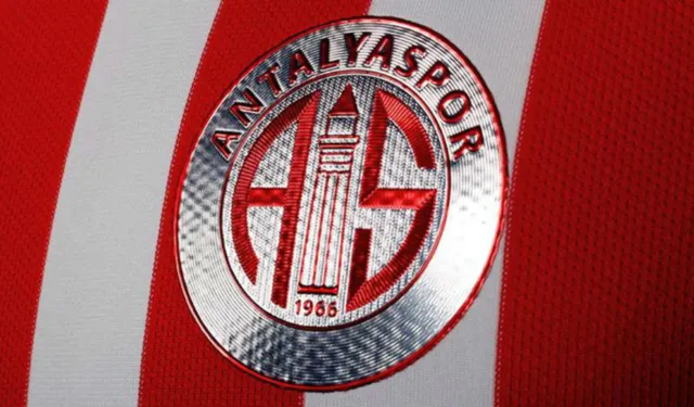 Jehezkel'i transfer eden Antalyaspor, dört futbolcusuyla sözleşme uzattı