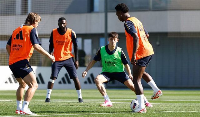 Arda Güler 2 ay sonra Real Madrid'de takımla birlikte antrenmana çıktı