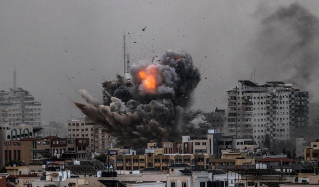 İsrail, Lübnan'ın güney bölgelerini topçu atışlarıyla vurdu