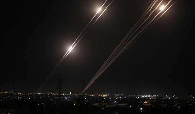 İsrail ordusu Gazze'yi gece boyu bombalamaya devam etti