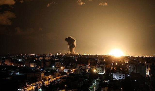 İsrail'in Gazze'ye düzenlediği saldırılarda ölü sayısı 900'e yükseldi