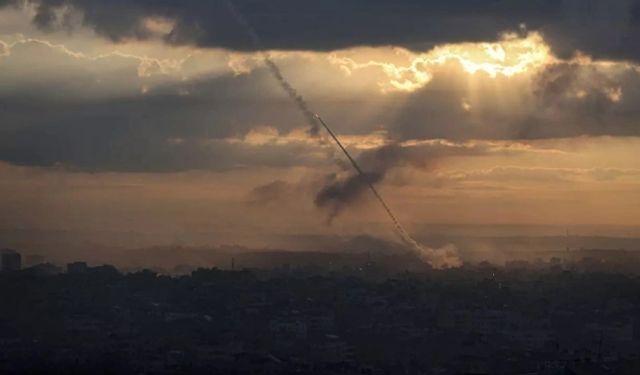 Gazze'den Tel Aviv'e roket saldırısı: 3 kişi yaralandı