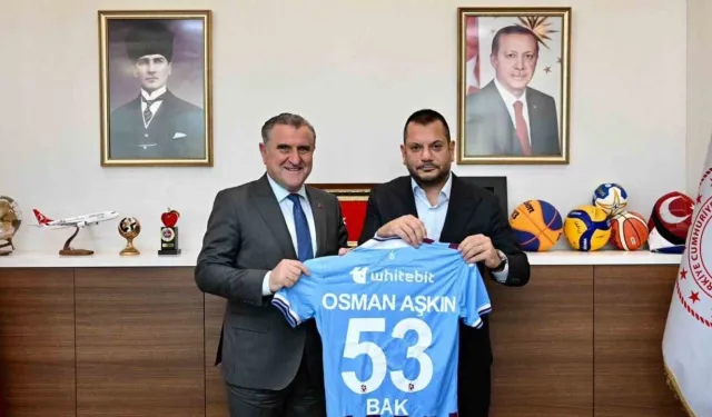 Trabzonspor Kulübünden Gençlik ve Spor Bakanı Osman Aşkın Bak'a ziyaret