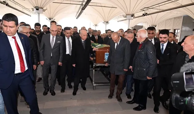 MHP Genel Başkanı Bahçeli, partisinin eski Sincan İlçe Başkanı Can'ın cenaze törenine katıldı